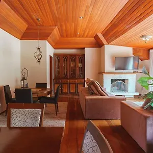 Apartamento Apto Charmoso Com Lareira Próximo Ao Capivari, Campos do Jordão